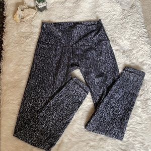 Lululemon leggings grey black pattern